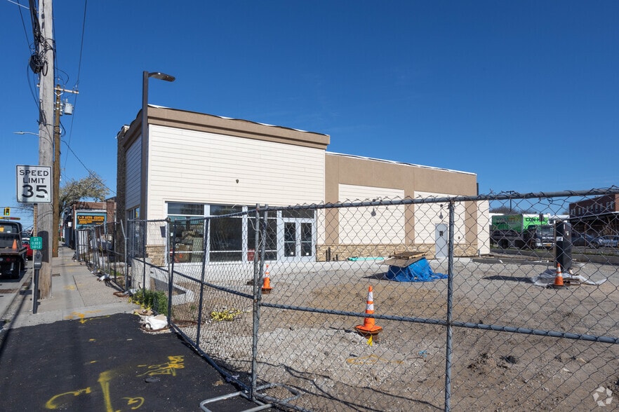 90 Jericho Tpke, Floral Park, NY for sale - Primary Photo - Image 1 of 1