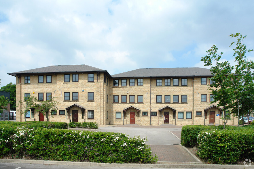 103 Bradford Rd, Pudsey for sale - Primary Photo - Image 1 of 1