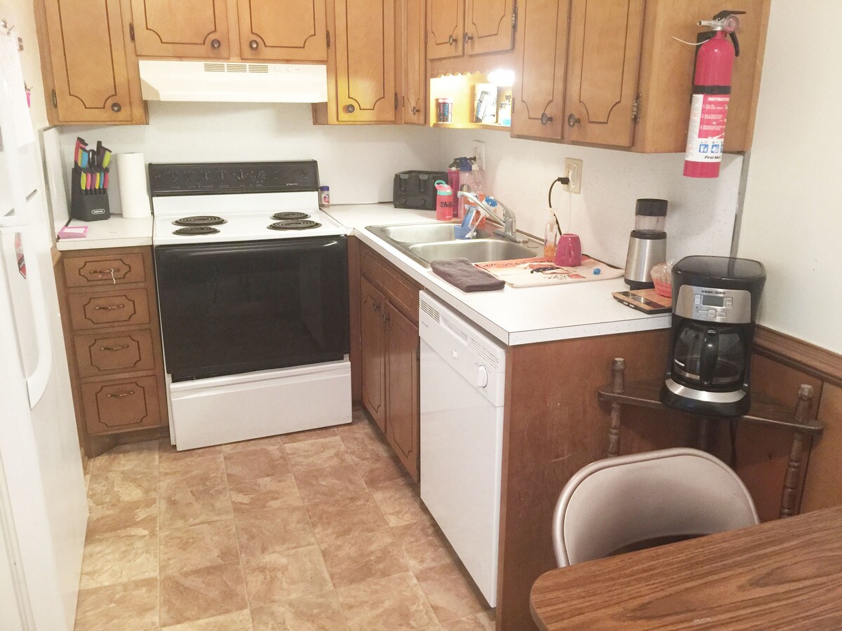 6139 Darby Rd, Roanoke, VA 24012