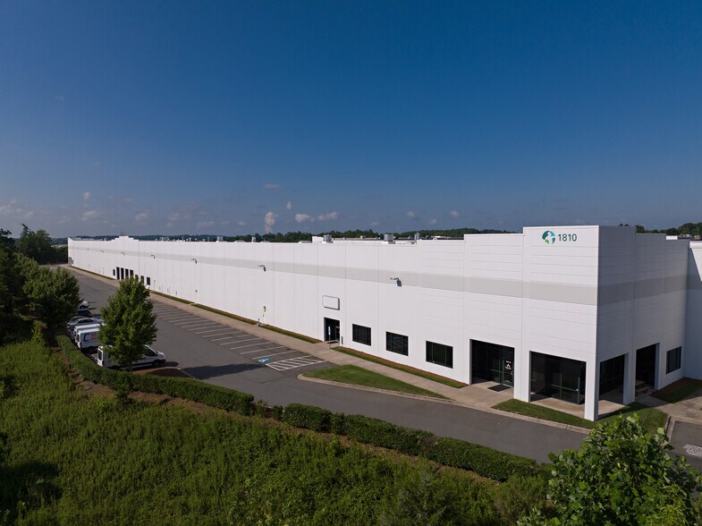 1810 W Pointe Dr, Charlotte, NC for sale - Primary Photo - Image 1 of 1