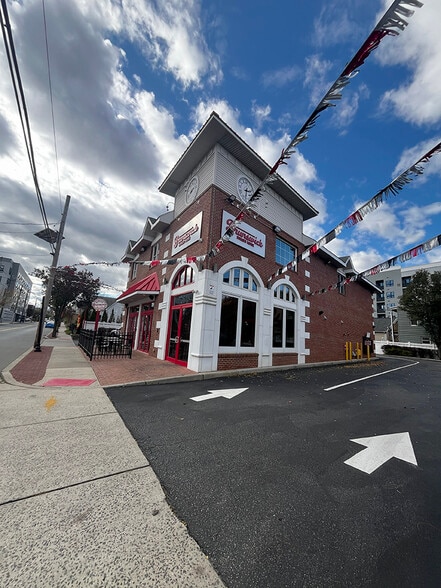 215 Roosevelt Ave, Carteret, NJ for lease - Building Photo - Image 1 of 11