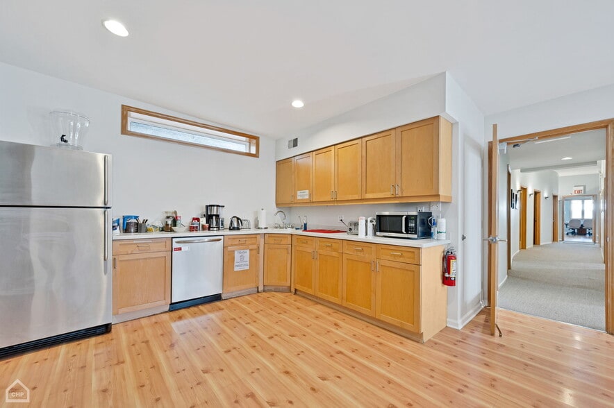 1407 W Chicago Ave, Chicago, IL for lease - Interior Photo - Image 3 of 8