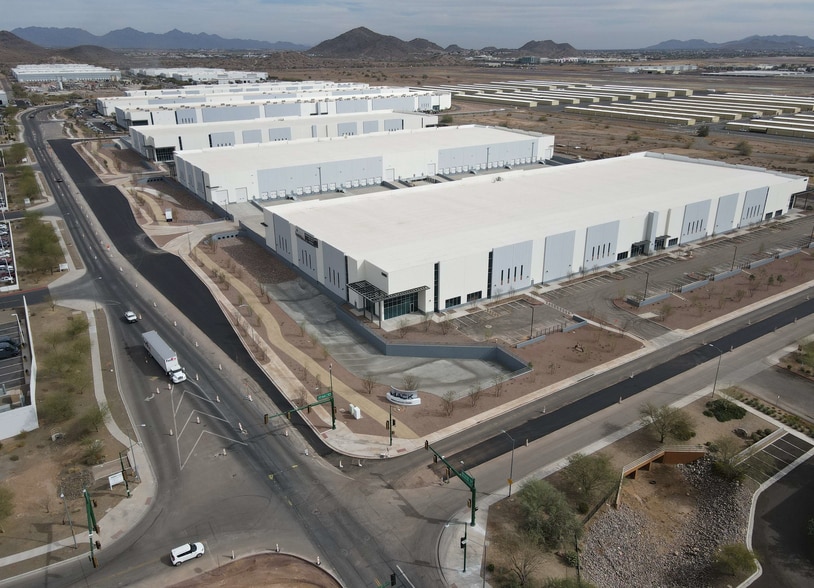 23555 N 7th Ave, Phoenix, AZ for lease - Building Photo - Image 2 of 6