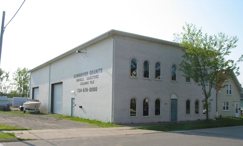 Investment 5 Building Portfolio portfolio of 4 properties for sale on LoopNet.com - Building Photo - Image 1 of 9