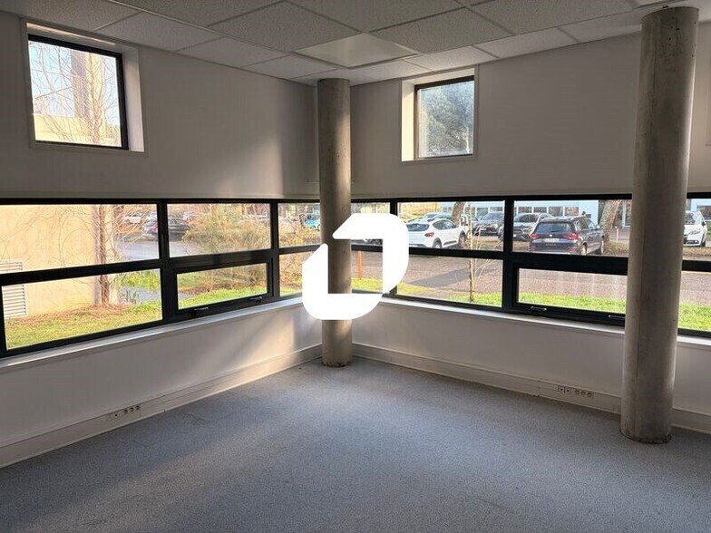 Office in Mérignac for lease - Interior Photo - Image 2 of 10