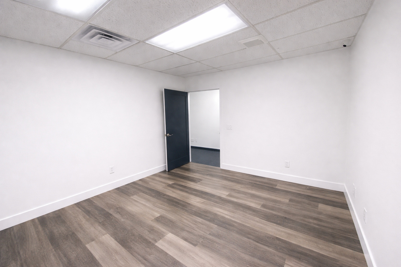365 W 2nd Ave, Escondido, CA for lease Interior Photo- Image 1 of 2