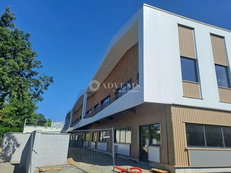Flex in Carquefou for sale - Building Photo - Image 2 of 9