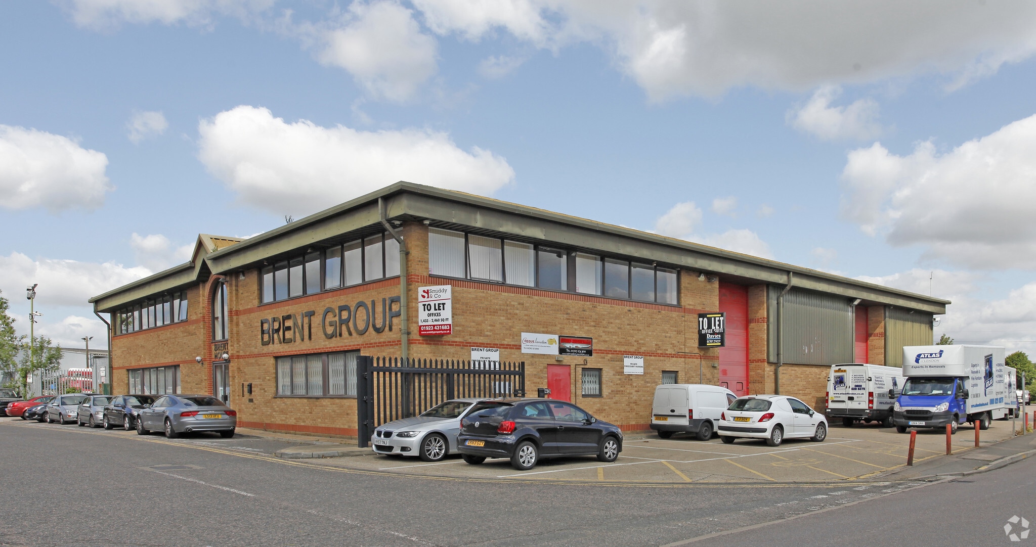 Travellers Ln, North Mymms for sale Primary Photo- Image 1 of 1