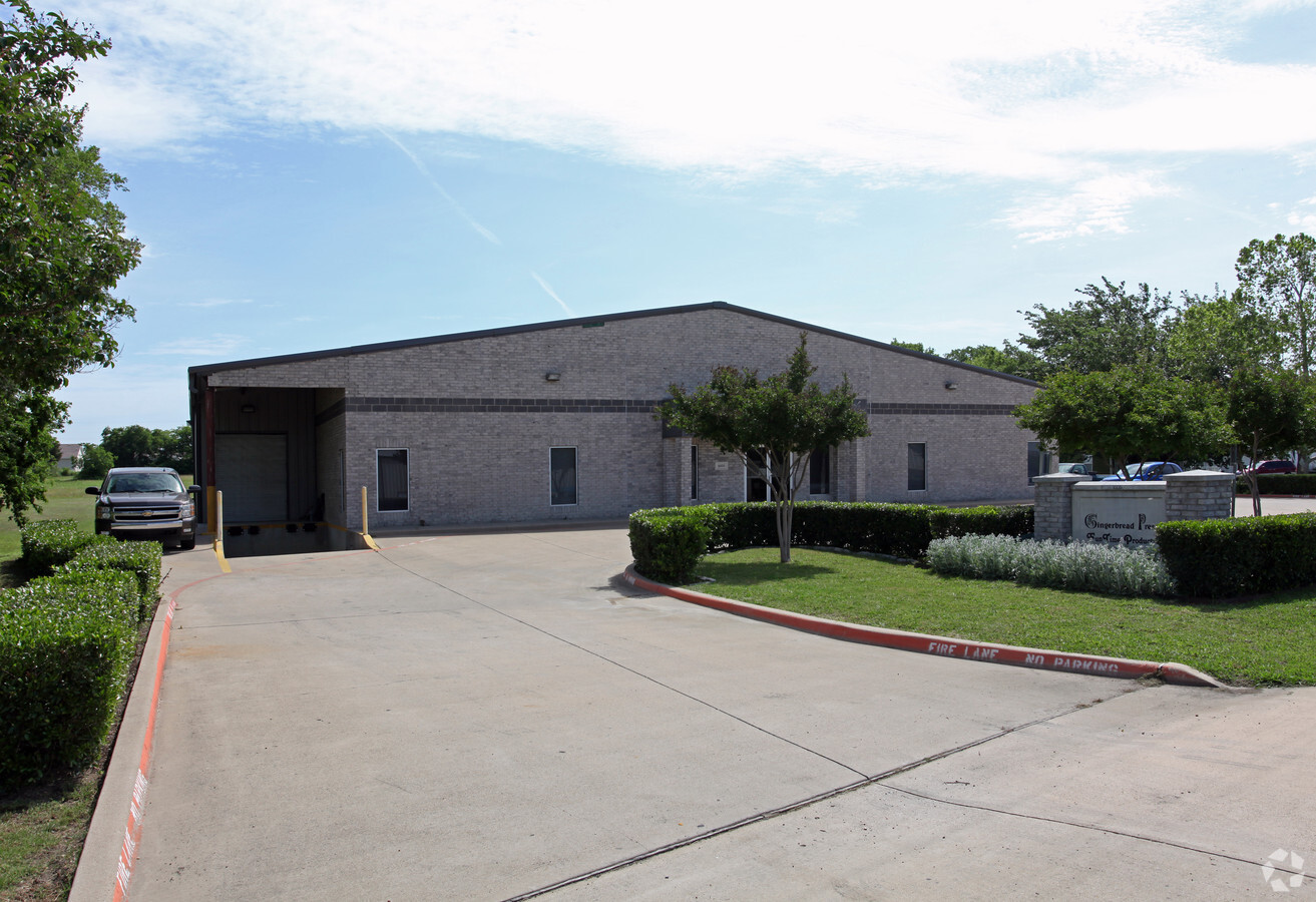 1605 E Main St, Waxahachie, TX 75165 | LoopNet.com