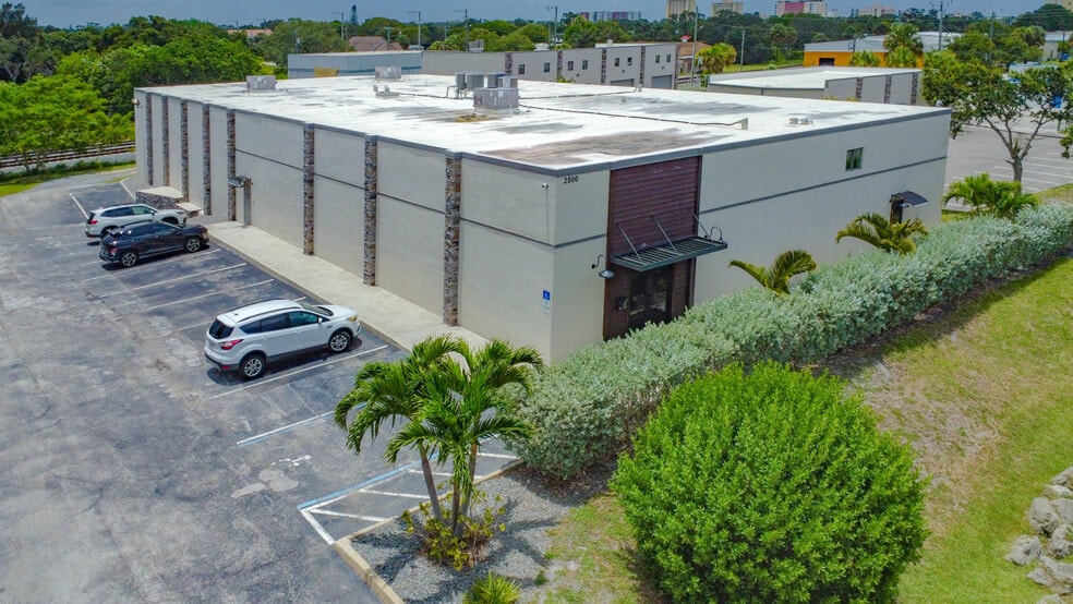 3 Building Office/Warehouse Melbourne FL portfolio of 3 properties for sale on LoopNet.com - Building Photo - Image 3 of 11