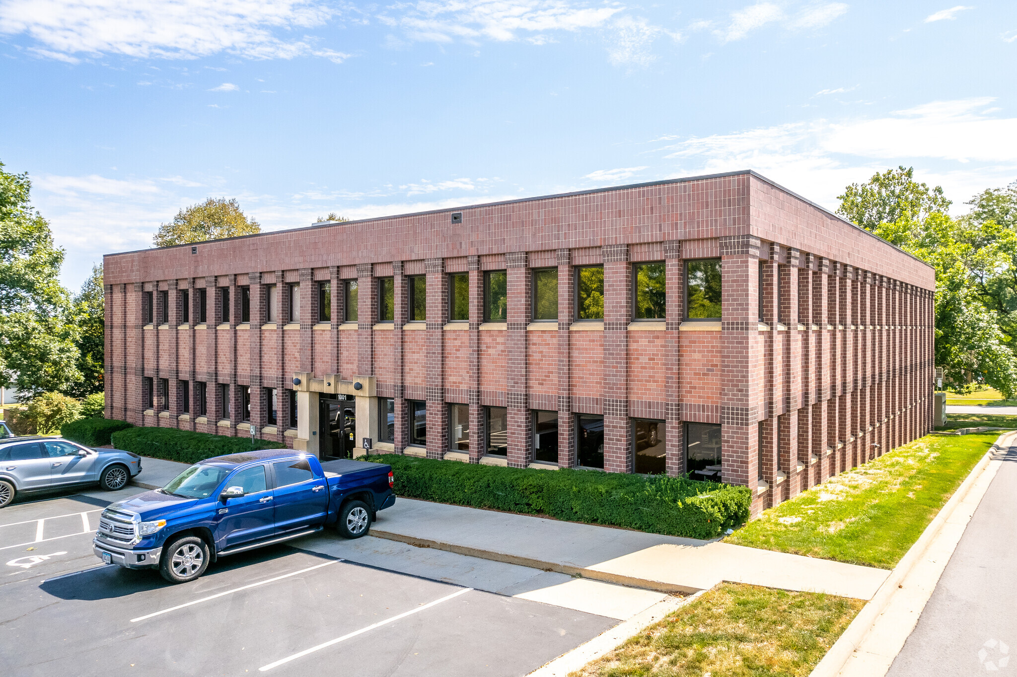 1001 Grand Ave, West Des Moines, IA for sale Primary Photo- Image 1 of 1