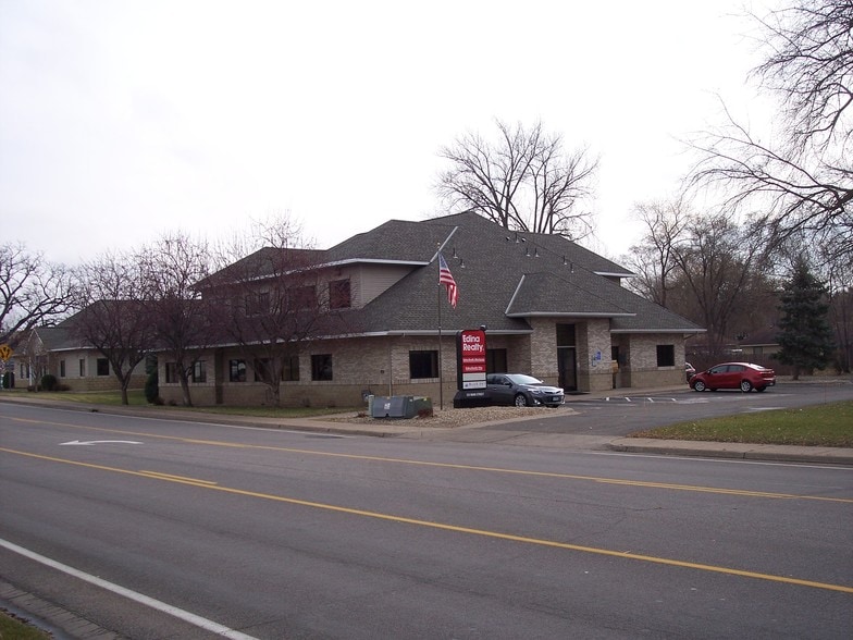 231 Main St, Elk River, MN for lease - Building Photo - Image 1 of 18