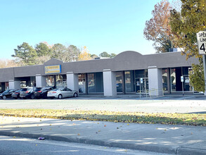 3301-3319 W Mercury Blvd, Hampton, VA for lease Building Photo- Image 2 of 2