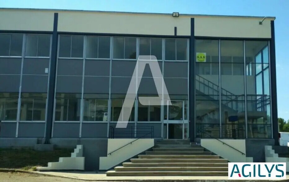 Office in Villebon-sur-Yvette for lease - Building Photo - Image 2 of 7