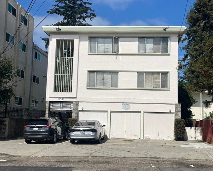 3541 Dimond Ave, Oakland, CA for sale - Building Photo - Image 2 of 8