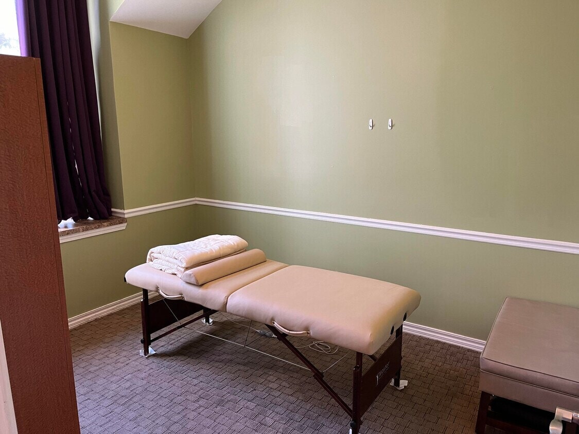 4450 Westbrook Dr, Aurora, IL for lease Interior Photo- Image 1 of 1