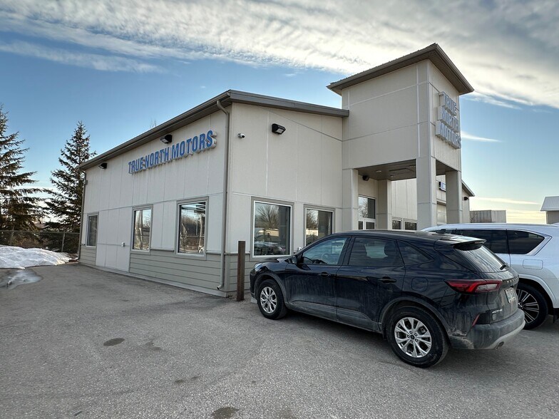 43 Main St, Selkirk, MB for sale - Building Photo - Image 1 of 9