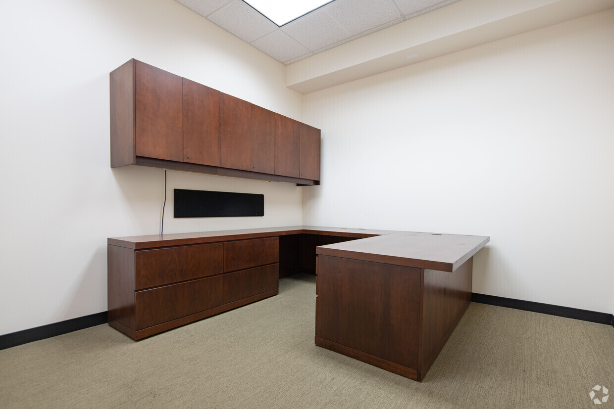 777 Lake Zurich Rd, Barrington, IL for lease Interior Photo- Image 1 of 2