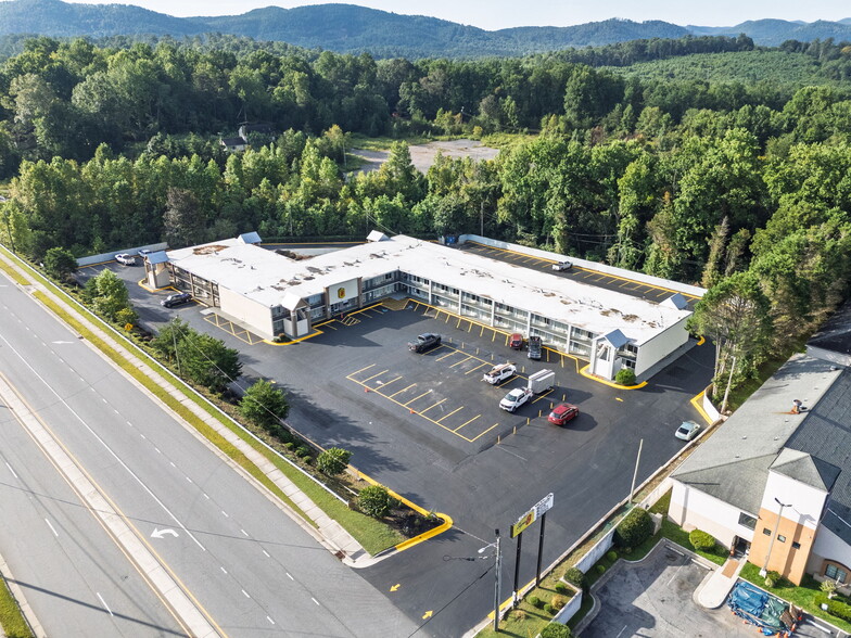 2402 S Sterling St, Morganton, NC for sale - Building Photo - Image 3 of 46