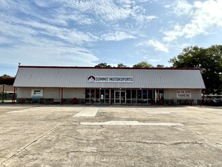 More details for 820 W Plantation Dr, Clute, TX - Retail for Sale