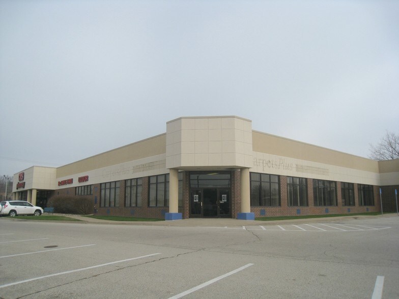 4110-4116 Center Point Rd NE, Cedar Rapids, IA for sale - Primary Photo - Image 1 of 1