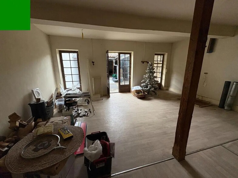 Flex in  for sale - Building Photo - Image 1 of 4