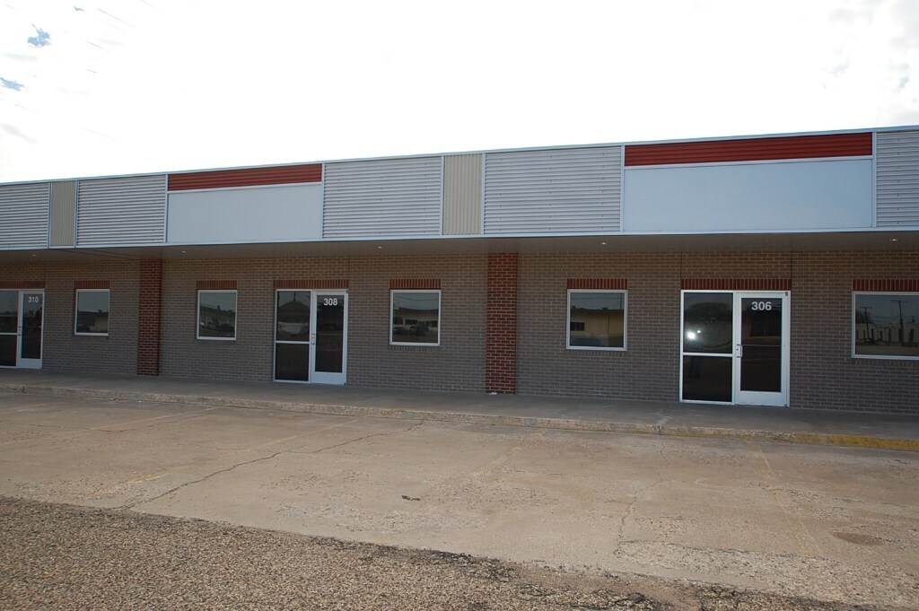 302-340 E 40th St, Lubbock, TX for lease Building Photo- Image 1 of 7