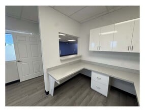 3702 Washington St, Hollywood, FL for lease Interior Photo- Image 2 of 17