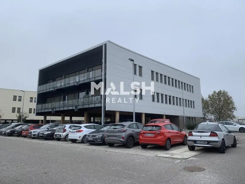 Office in Beynost for lease - Building Photo - Image 1 of 14