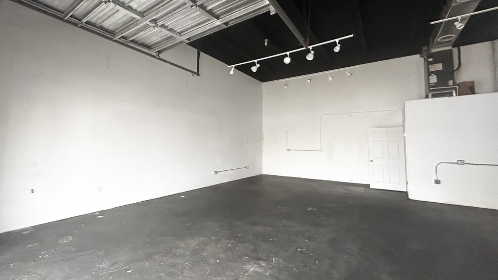7101 N Miami Ave, Miami, FL for lease - Building Photo - Image 2 of 8