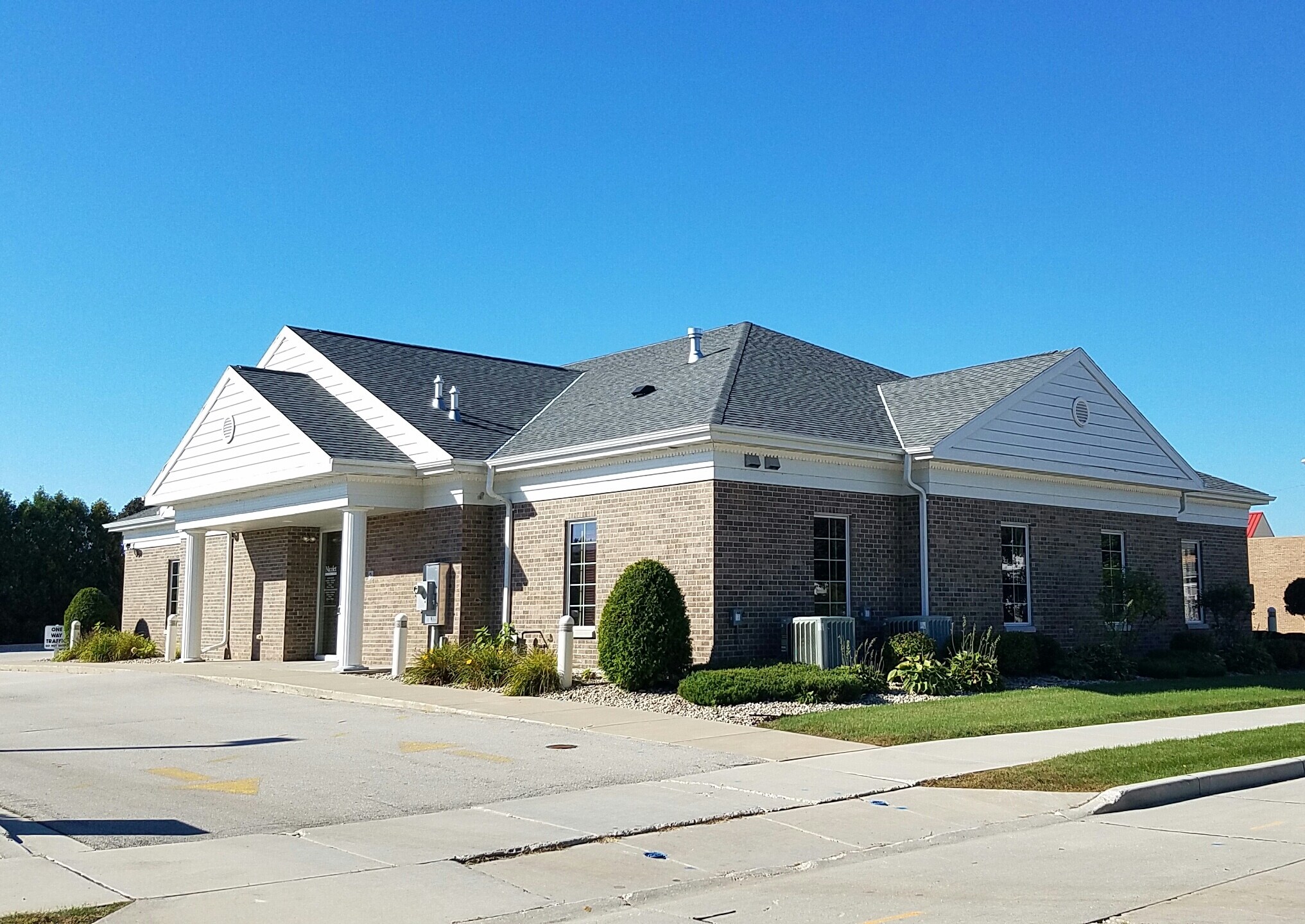 2221 Lincoln Ave, Two Rivers, WI for sale Building Photo- Image 1 of 1