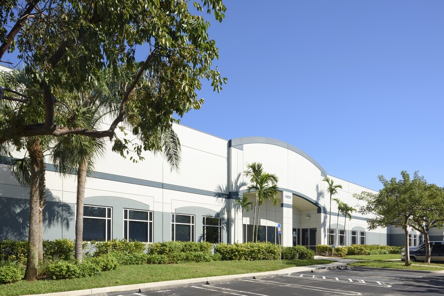 2001-2009 NW 25th Ave, Pompano Beach, FL for lease - Building Photo - Image 3 of 31