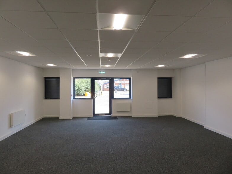 St James Mill Rd, Northampton for lease - Building Photo - Image 2 of 8
