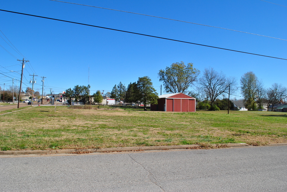 319 W Main St, Henderson, TN for sale Primary Photo- Image 1 of 1