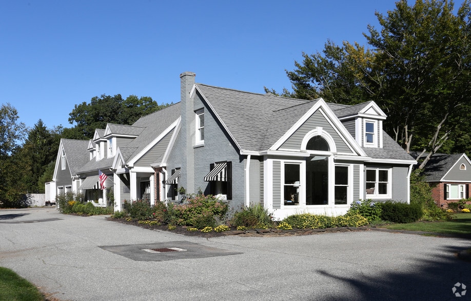 1492 Main St, Agawam, MA 01001