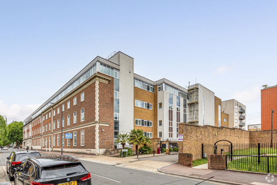 1-5 Vicarage Ln, London for lease - Building Photo - Image 2 of 3