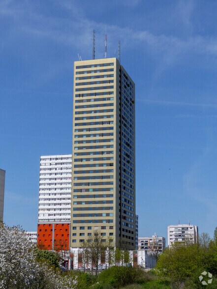 Flex in Bagnolet for lease - Building Photo - Image 3 of 9