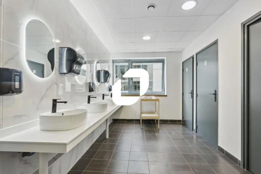 Office in Lognes for lease - Building Photo - Image 3 of 11