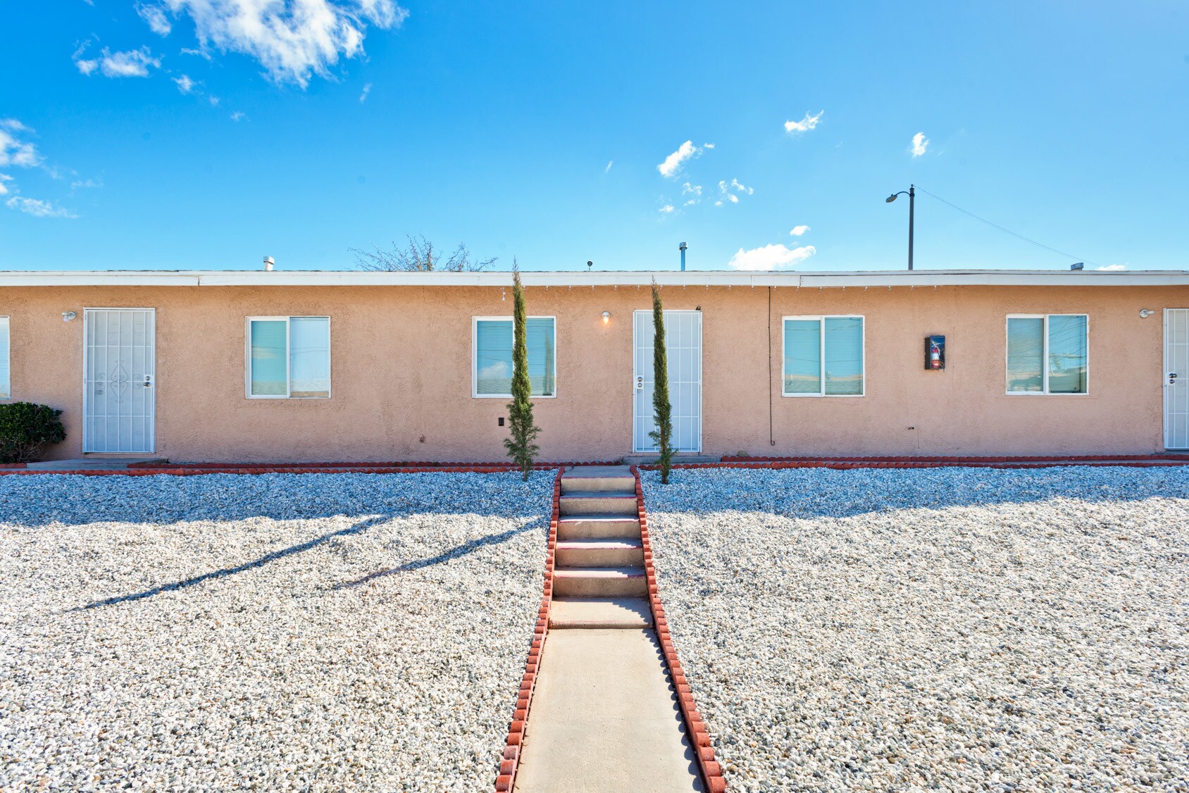15564 Hesperia Rd, Victorville, CA for sale Primary Photo- Image 1 of 1