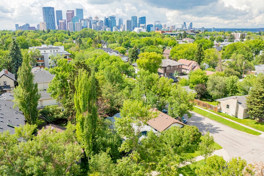 301 15 Av NE, Calgary, AB for sale - Building Photo - Image 2 of 3