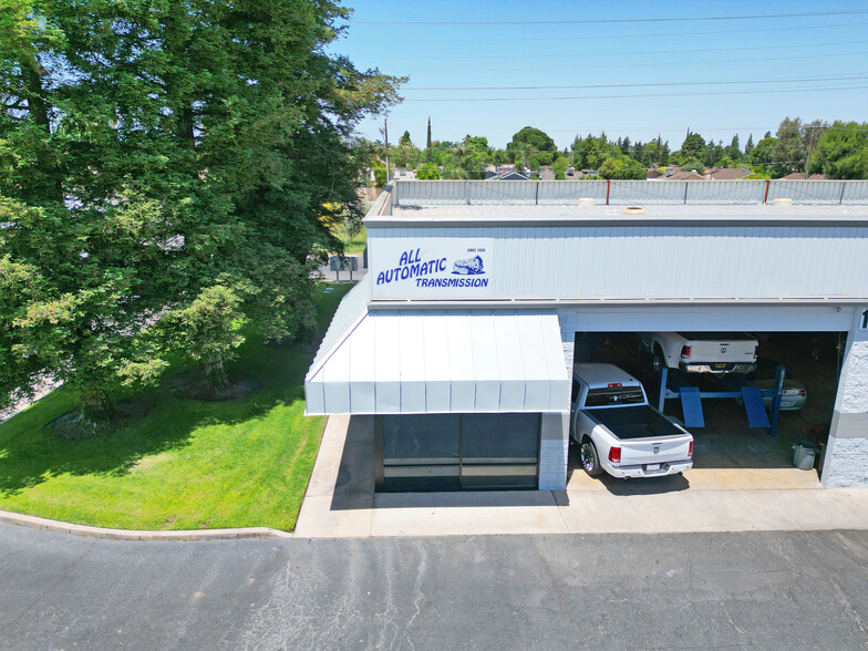 7001 White Ln, Bakersfield, CA for sale - Building Photo - Image 3 of 6