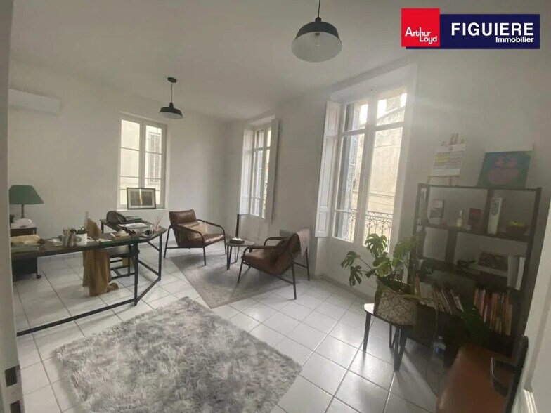 Office in Salon-de-Provence for lease - Interior Photo - Image 1 of 8