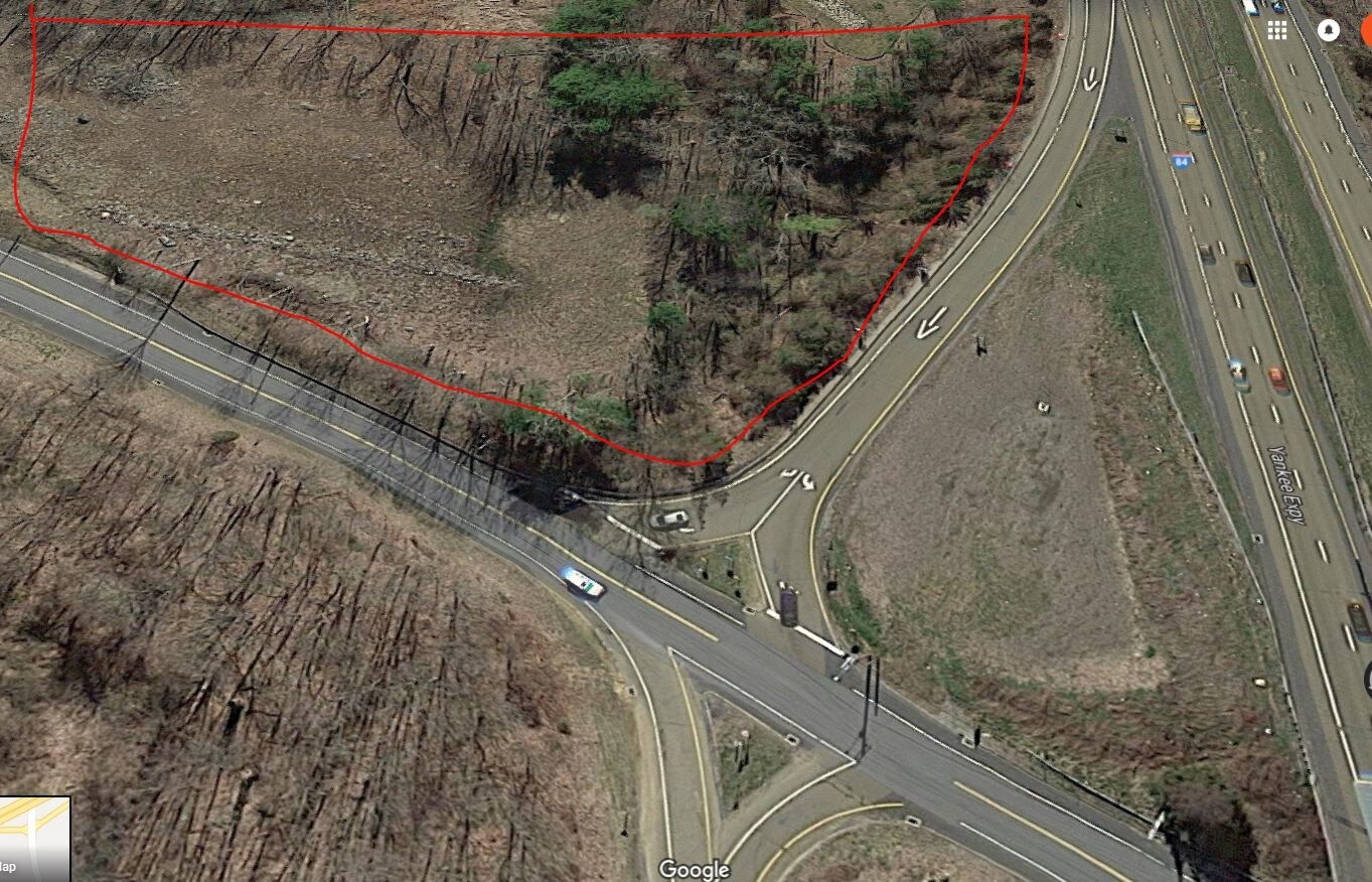 13 Hawleyville Rd, Newtown, CT 06470