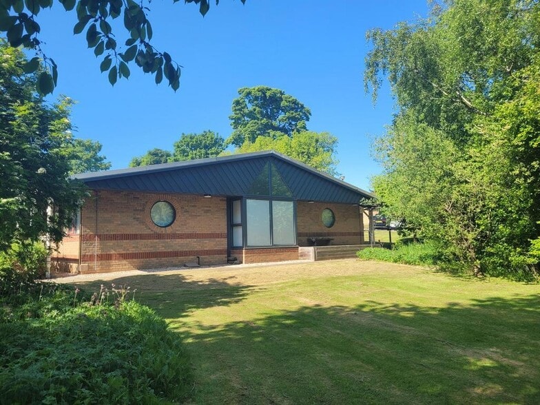 Pitreavie Dr, Dunfermline for lease - Building Photo - Image 2 of 3