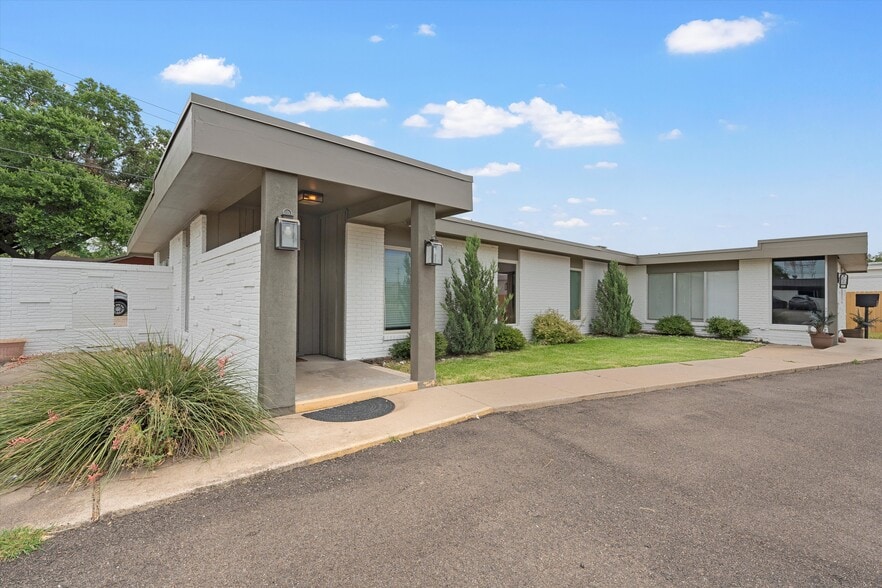 1215 Lake Air Dr, Waco, TX for lease - Building Photo - Image 2 of 4