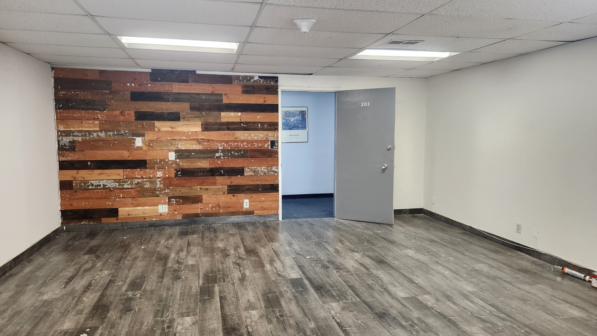 21822 Sherman Way, Canoga Park, CA for lease Interior Photo- Image 1 of 4