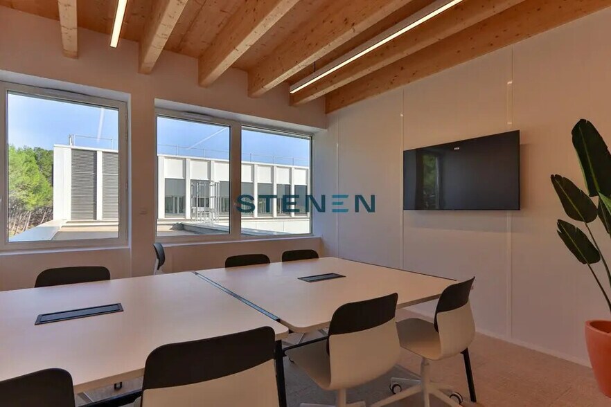 Office in Ventabren for lease - Interior Photo - Image 3 of 7