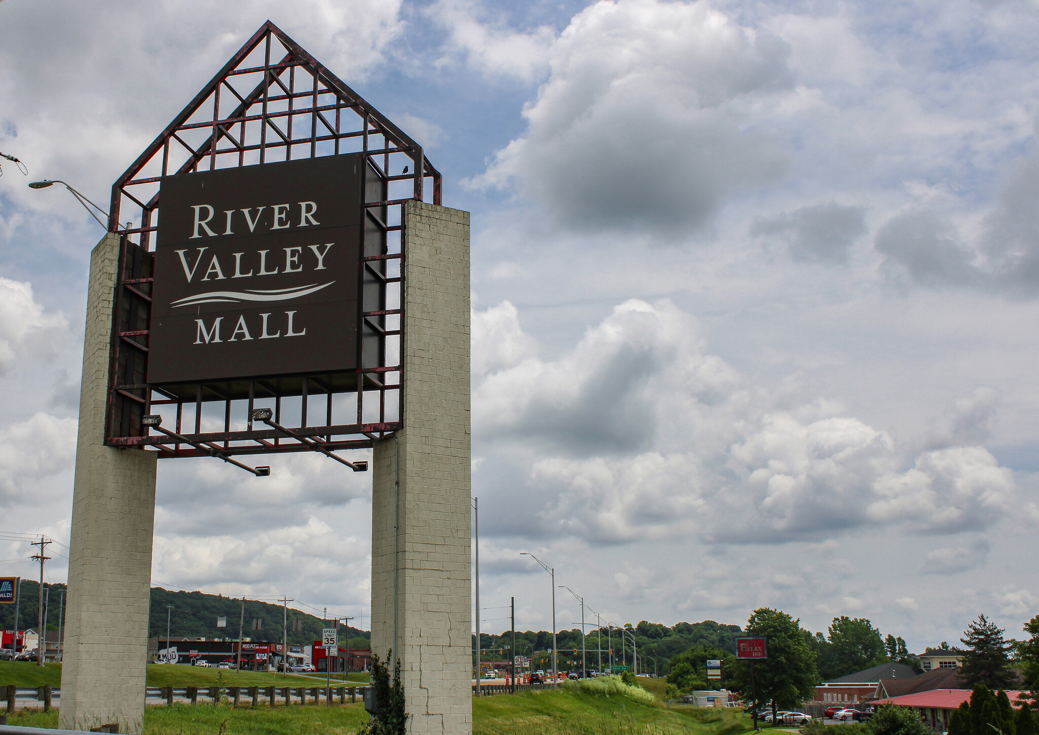 1635 River Valley Cir S, Lancaster, OH for lease Building Photo- Image 1 of 5