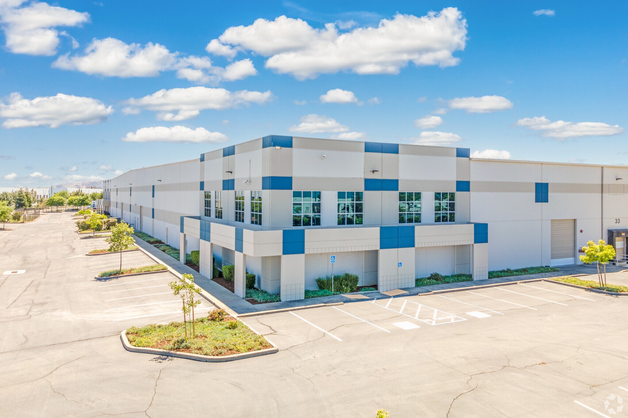 2041 Cessna Dr, Vacaville, CA for lease Primary Photo- Image 1 of 9