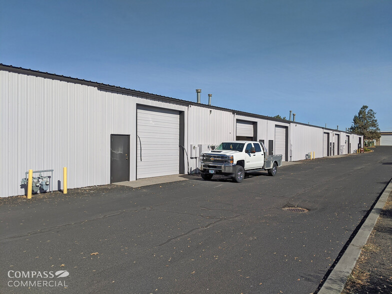 1842 SE 1st St, Redmond, OR for lease - Building Photo - Image 2 of 8